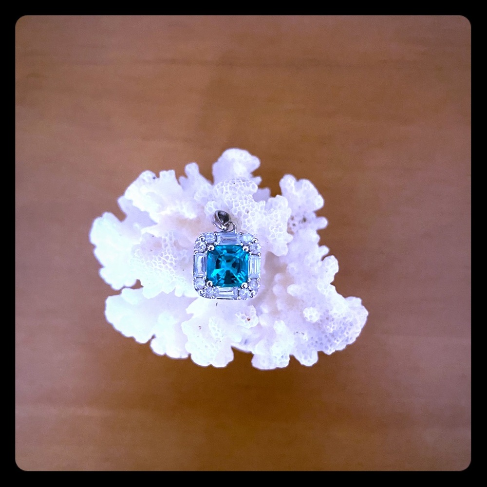 10k solid White Gold Emerald and Sapphire Pendant